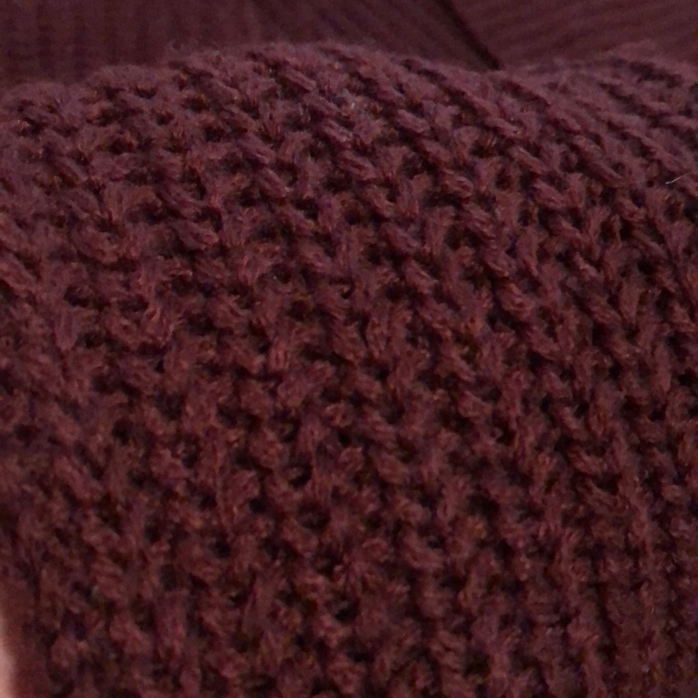 Burgundy sweater/ top•cut sides•v- neck•chocker - Picture 5 of 5